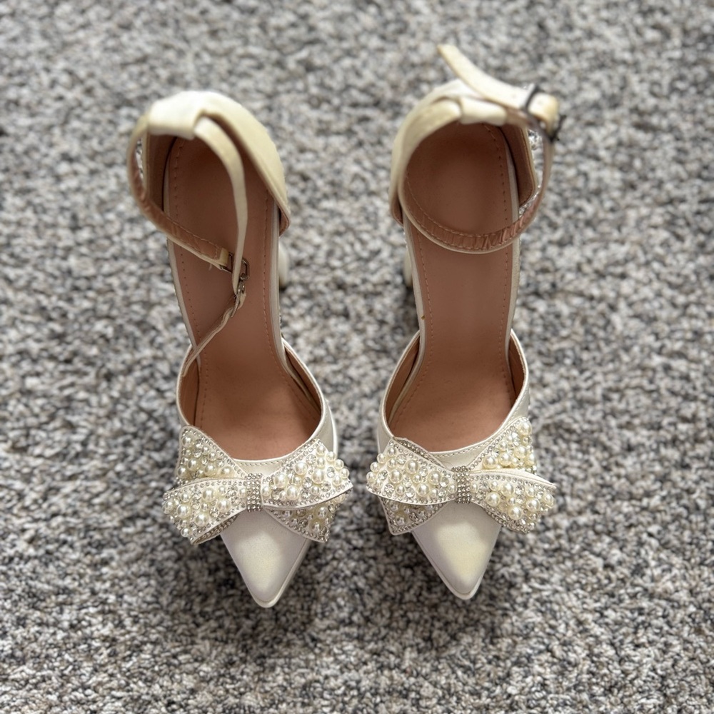 Elegant Cream Bow Heels